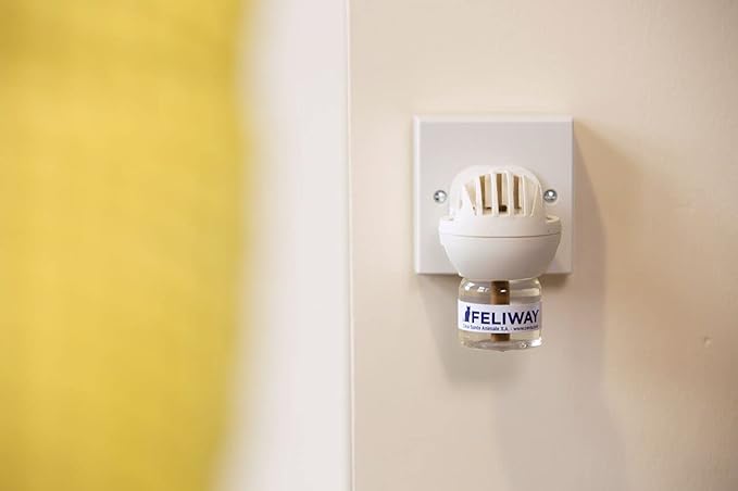 FELIWAY® Classic 30 Day Cat Calming Refill for Pheromone Diffuser, 48ml - Helps Reduce Common Signs of Stress in Cats & Kittens, Enhanced Calming