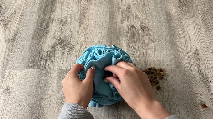 Medium Breed Snuffle Interactive Foraging Dog Puzzle Ball Toy Blue Large